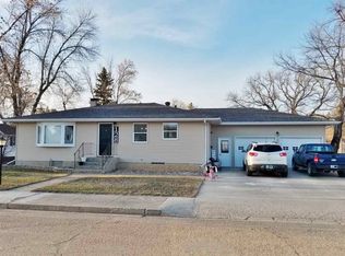 128 10th St SW, Rugby, ND 58368