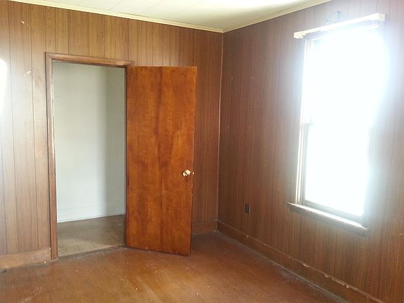 4th image of 703 Pine St