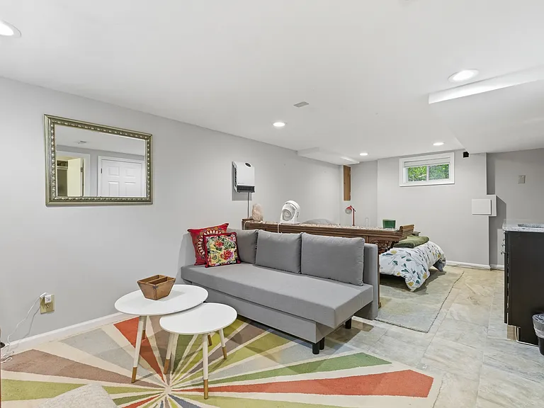 855 N Frederick St — Photo 33