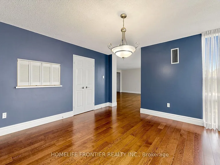 131 Beecroft Rd #203 — Photo 15