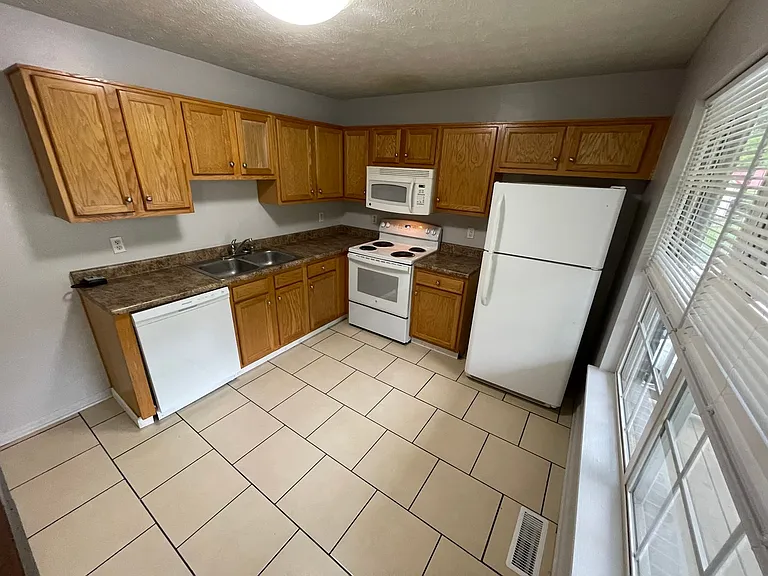 190 Benson Pike Duplex — Photo 14