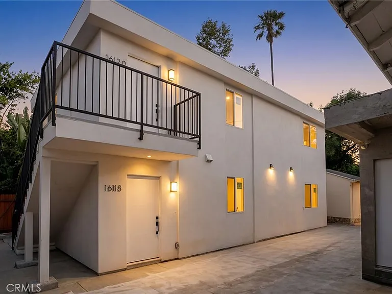 16118 Haynes St — Photo 1