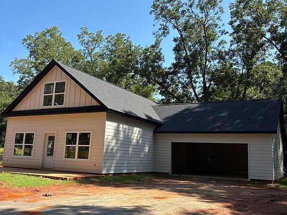 4th image of 106 Little St