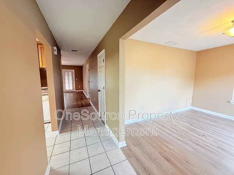 111 N Charles Willis Dr — Photo 4