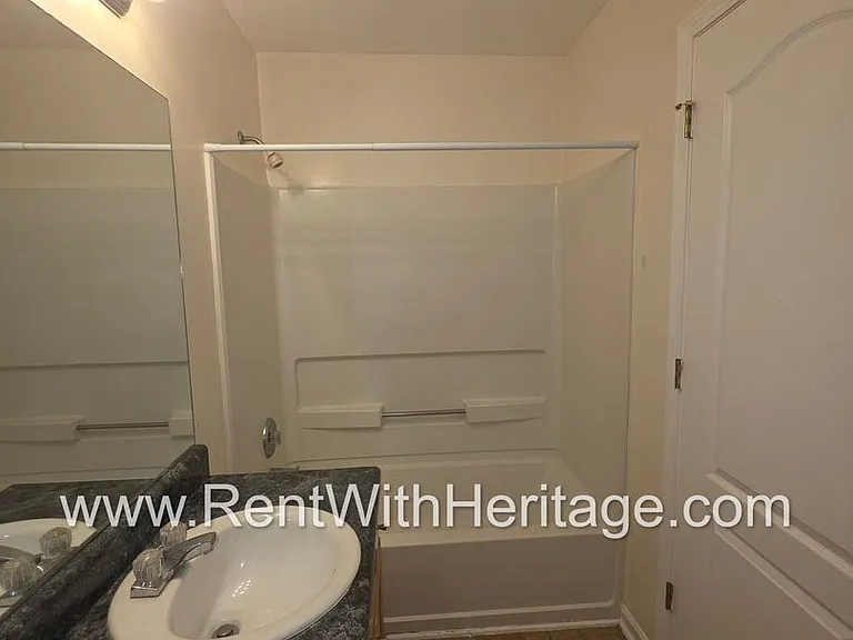 7712 Autry Cir #303 — Photo 36