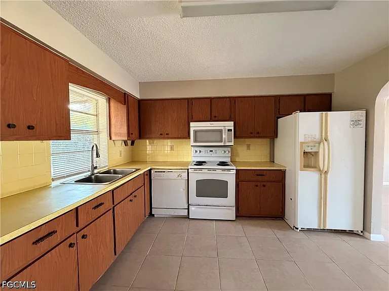 18433 Iris Rd — Photo 10