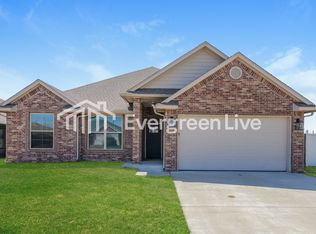 932 N Windermere Dr, Moore, OK 73160