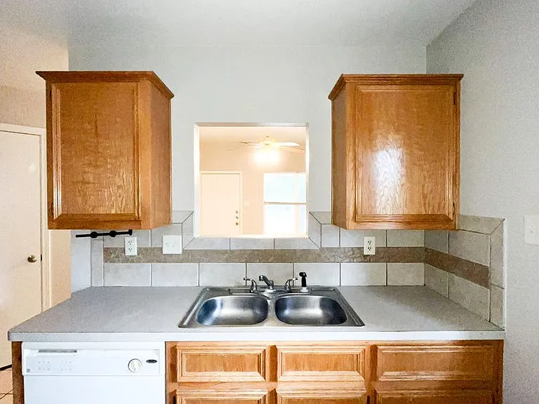 1213 Cinch Dr — Photo 7