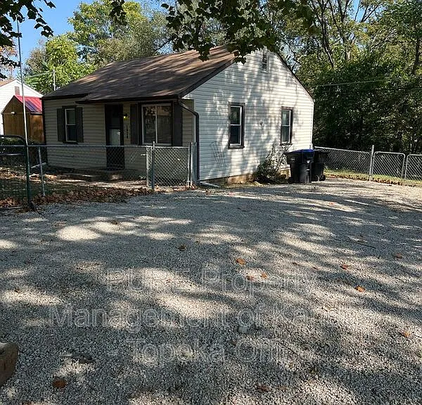 1926 SE Michigan Ave — Photo 2