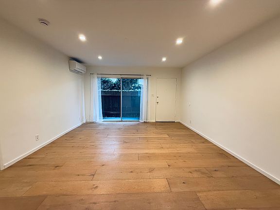 3rd image of 517 Pier Ave #2