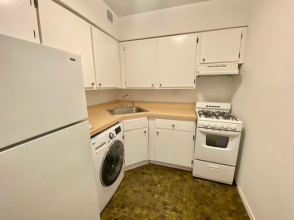 3rd image of 42 W 87th St #2S
