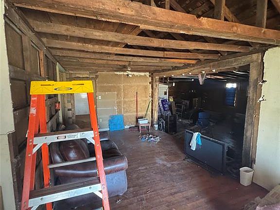 5th image of 1845 W Midland St