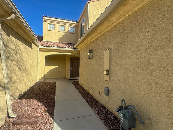 3rd image of 8904 Echo Grande Dr