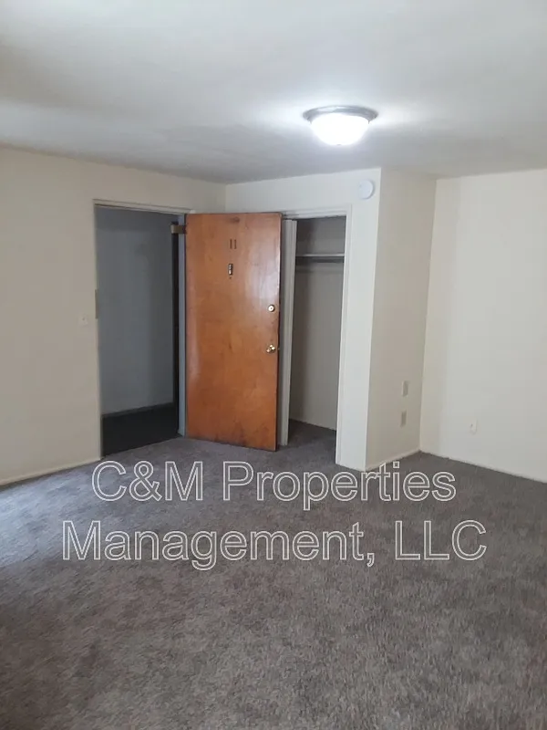 230 Ludlow Ave — Photo 2