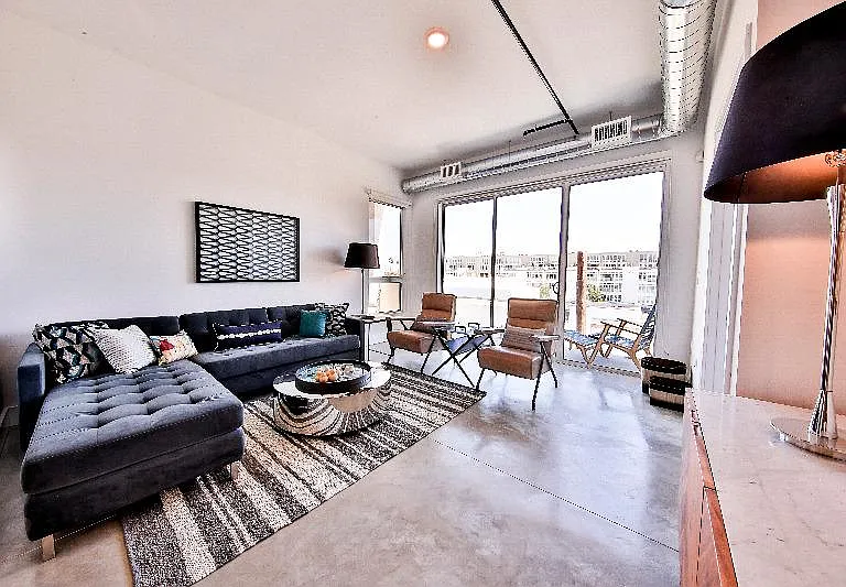 2x2 Living Room