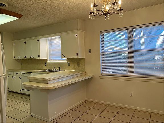 4th image of 2809 Ivanhoe Ln