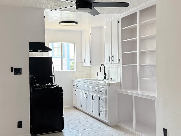 826 N Hobart Blvd #11 — Photo 4