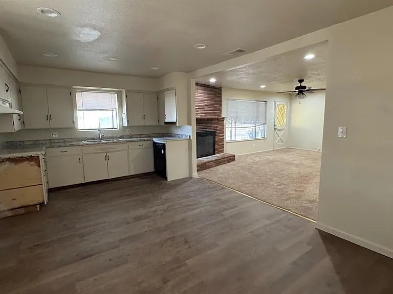 493 N Alta Ave — Photo 6