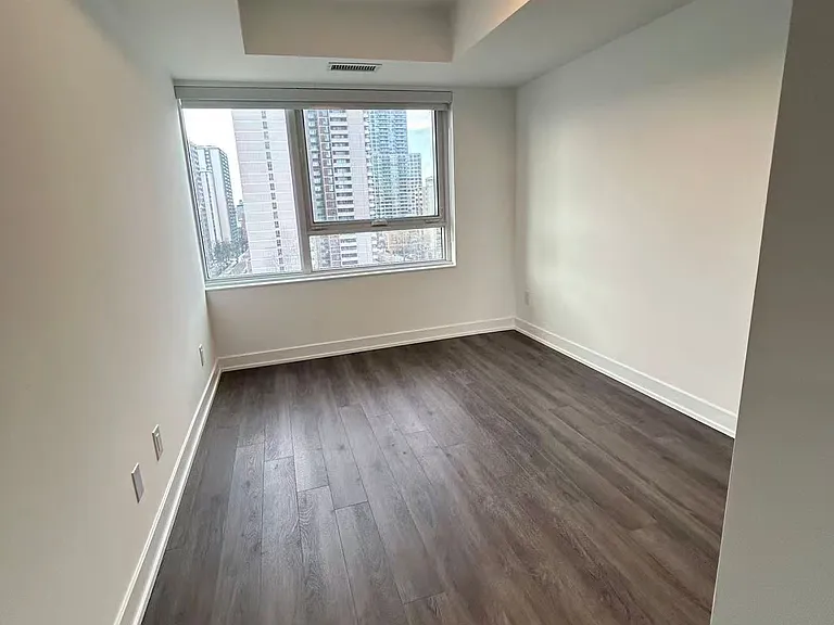 609 Sherbourne St #1011 — Photo 6