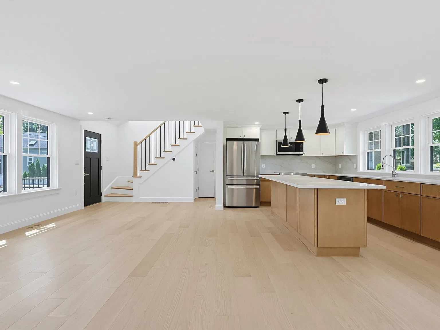 4 bed, 3.0 bath, 2600 sqft, $7,000 — Photo 3