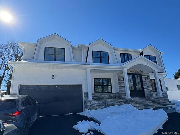 2nd image of 130 Syosset Woodbury Road