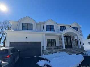 130 Syosset Woodbury Rd, Syosset, NY 11791