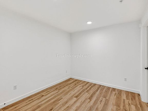 3rd image of 5635 NE Glisan St #6