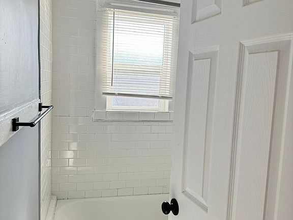 5th image of 1162 N Kingsley Dr APT 15