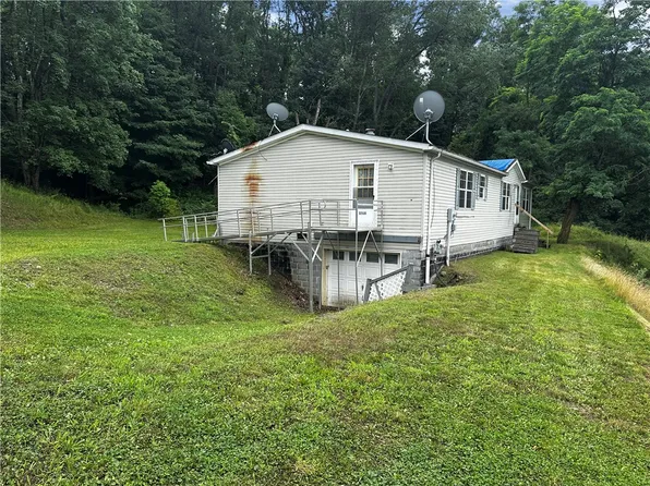 1818 Pershing St, Johnstown, PA 15902