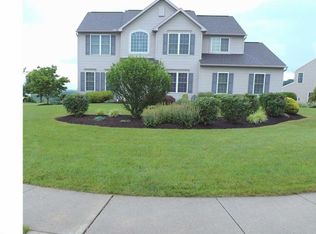 61 Sweetwater Ln, Wernersville, PA 19565