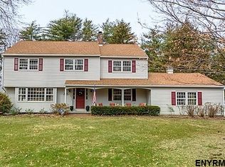 7 Olde Coach Rd, Glenmont, NY 12077
