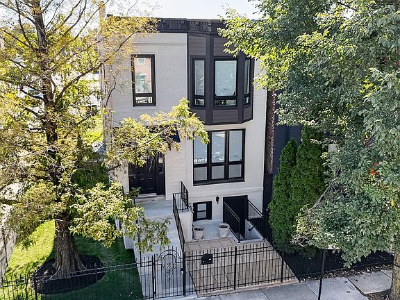 2nd image of 2703 W Warren Blvd