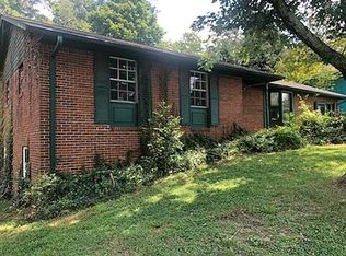 1124 Woodleigh Rd SW, Marietta, GA 30008