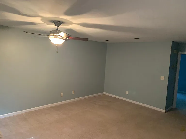 510 E Gillespie St — Photo 5