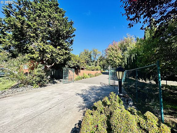 4th image of 105 N River Dr