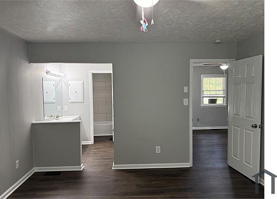 5th image of 1142 Southwood Dr #1142