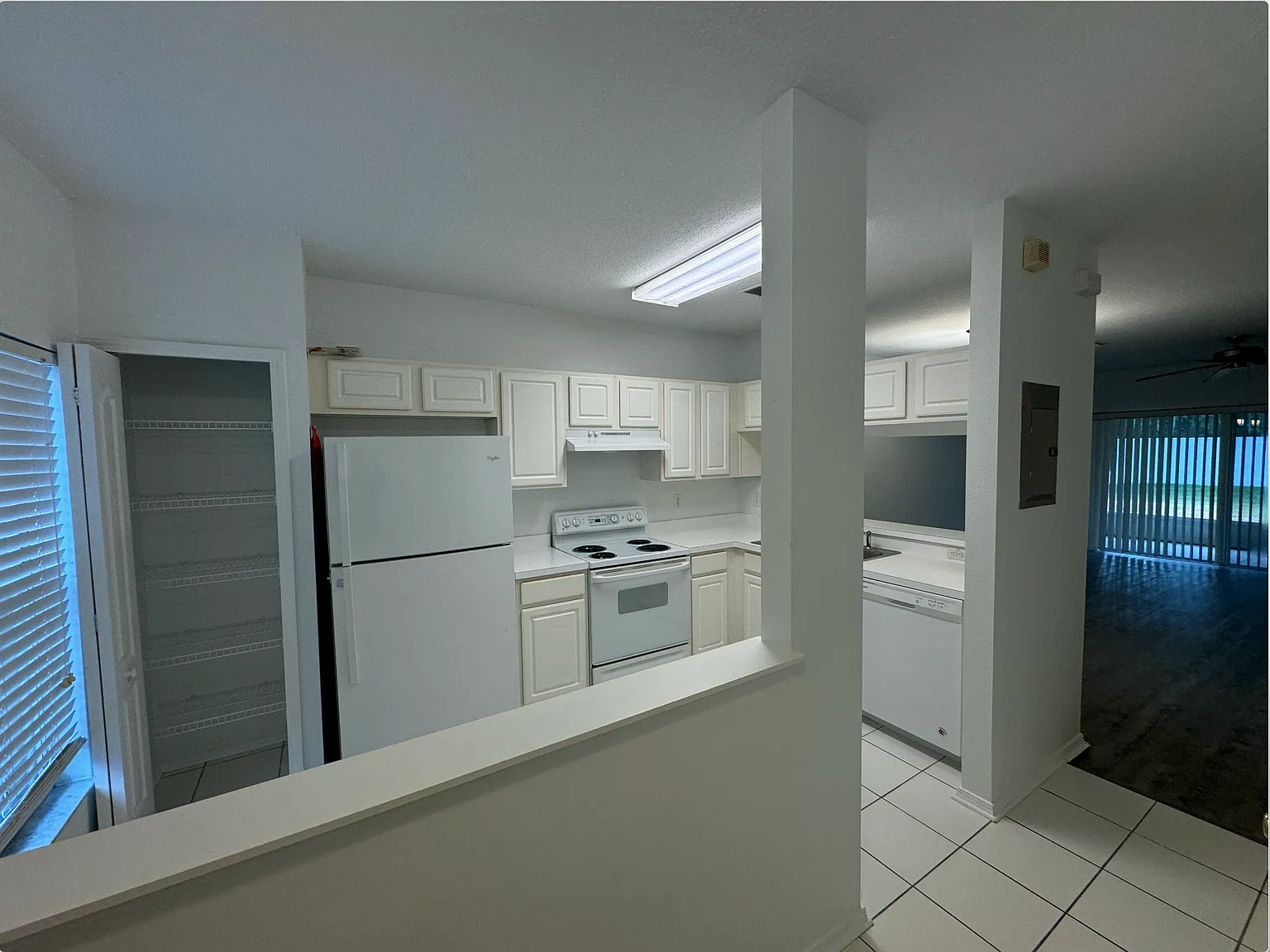 2 bed, 2.5 bath, 1184 sqft, $2,000 — Photo 4
