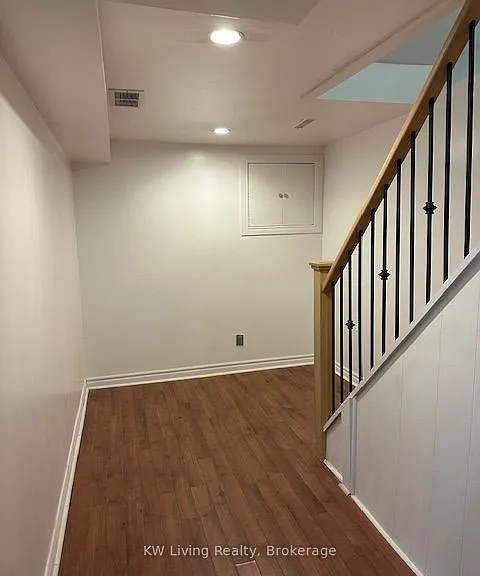 77 Phalen Cres — Photo 12