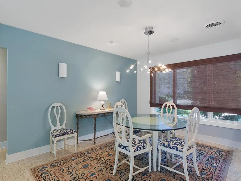 745 Iris Ln — Photo 9