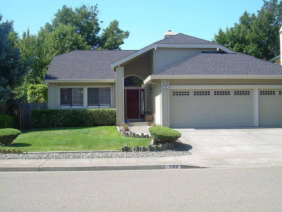 SINGLE STORY 3 CAR GARAGE