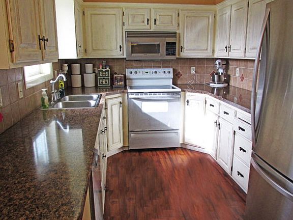 3rd image of 558 S Marjorie Ave