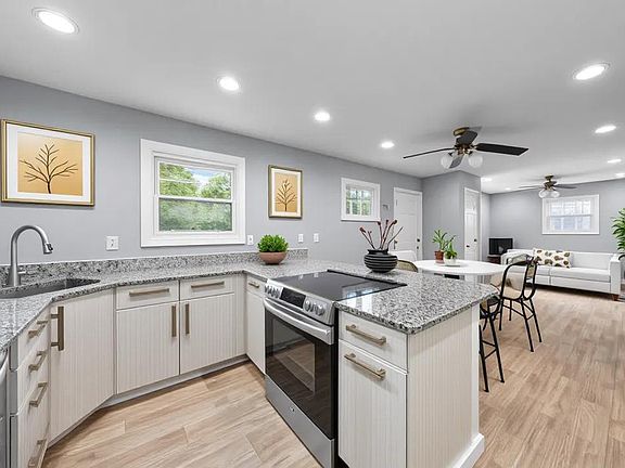 4th image of 3014 Ruth St