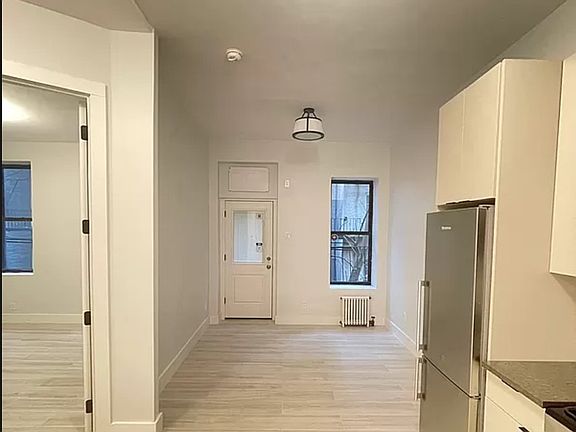 4th image of 309 E 91st St #1R