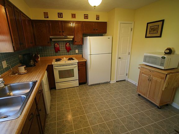 Cheery kitchen