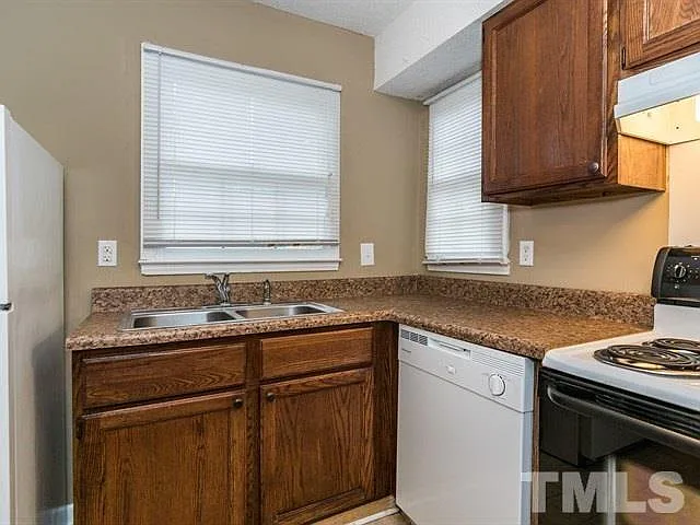 2 bed, 2.5 bath, 1258 sqft, $1,525 — Photo 4