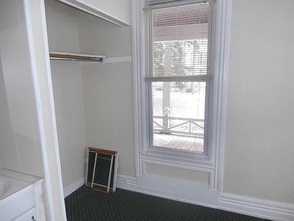 3rd image of 31 Watkins Ave APT 7