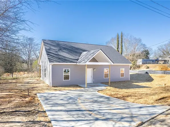 30 Moore Ave, Toccoa, GA 30577