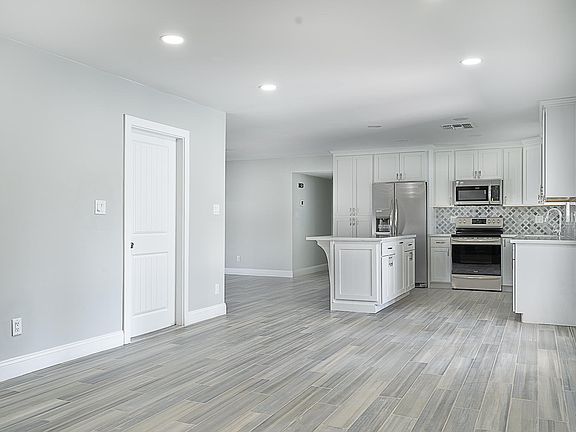 4th image of 2415 E Del Rio Dr