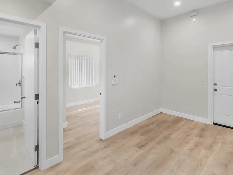 2823 S Corning St #5 — Photo 14