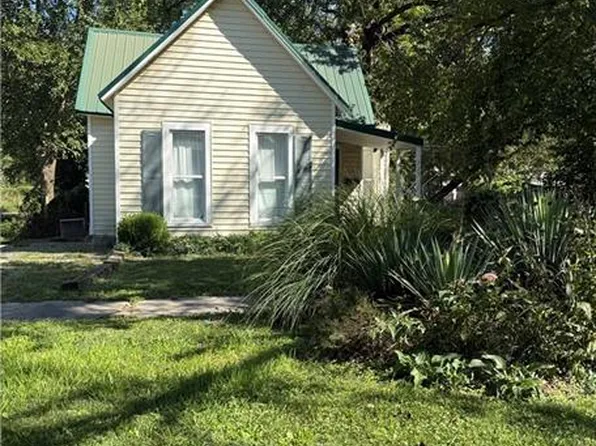 713 S Sycamore St, Ottawa, KS 66067